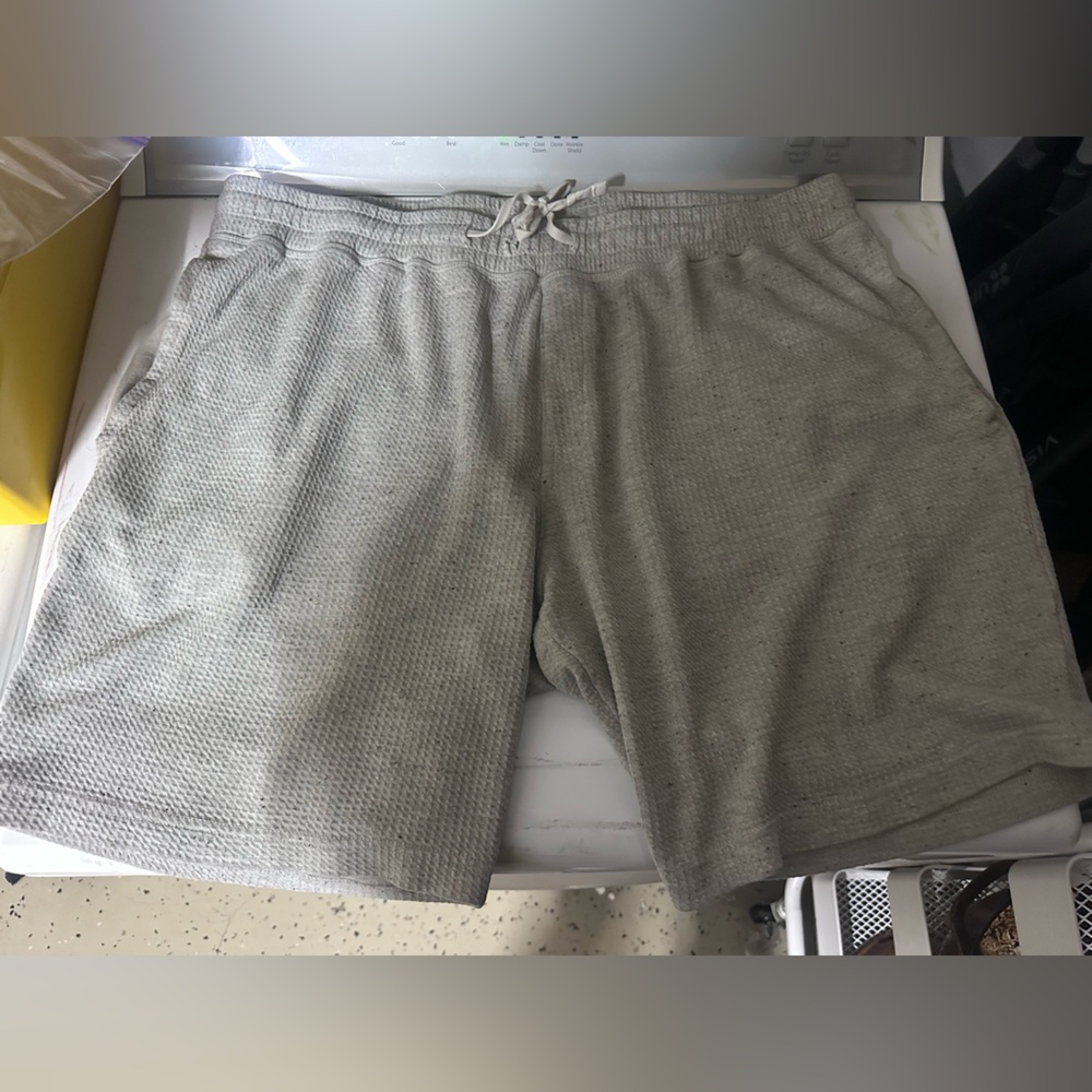 Travis Matthew Cloud shorts 2XL